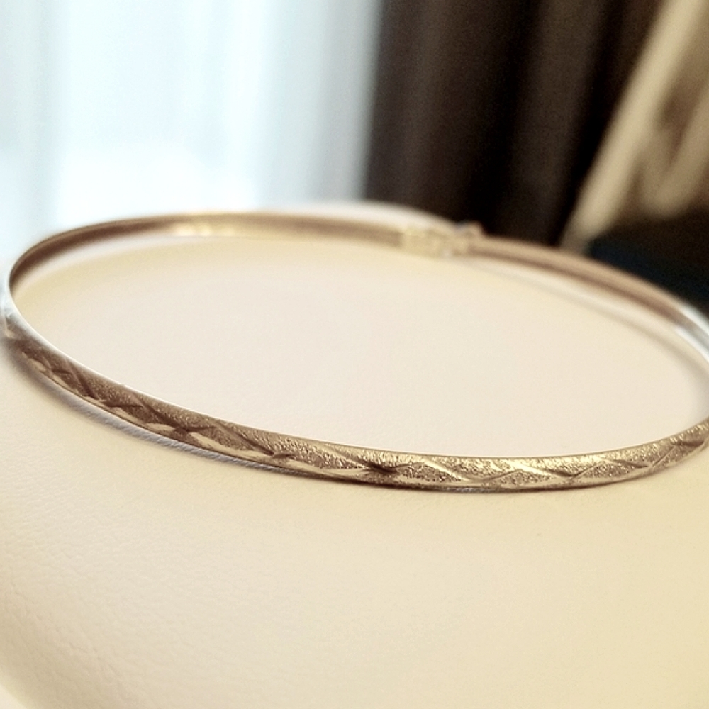 10K Gold Bangle Bracelet